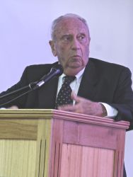 Dr. León Herszage